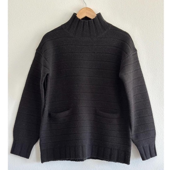 Everlane The Oversized Turtleneck in Luxe Merino in Black, Size X-Small - Picture 7 of 12